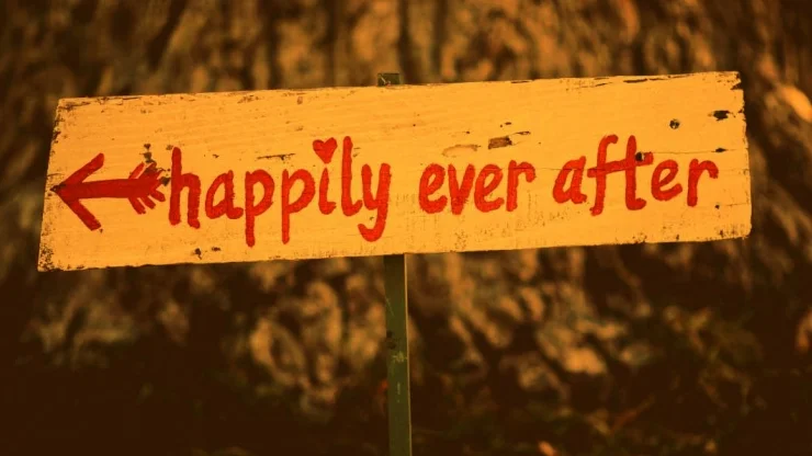 Zeit für den Beziehungscheck - Blog: (Symbolfoto) Zu sehen ist ein Schild mit der Aufschrift "Happily ever after."