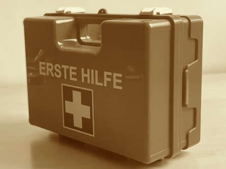 Termine - Expresstermine (Symbolfoto) : Ein Erste-Hilfe-Koffer. SJS Beratung, Praxis für Paartherapie